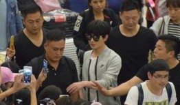 杨洋上海机场最新爆料,揭秘明星私生活瞬间